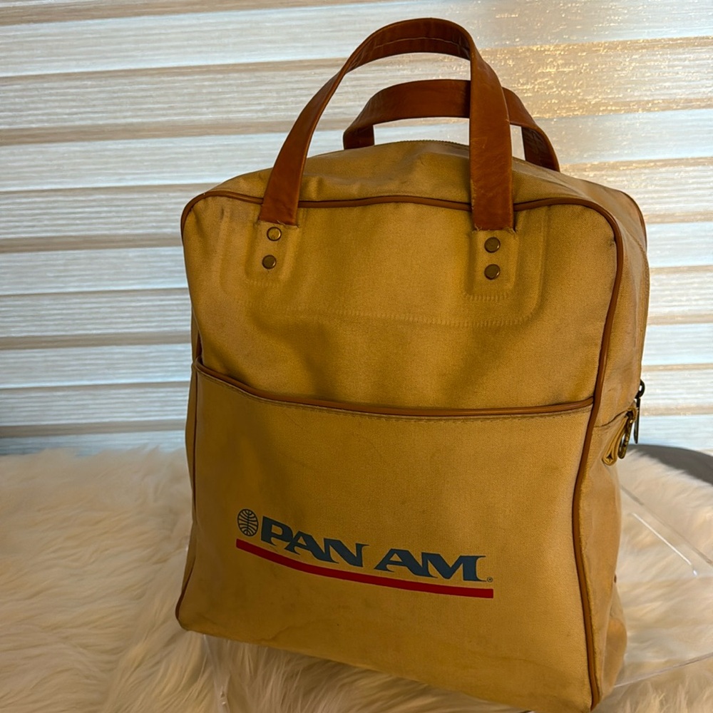 PAN AM Vintage Airline Bag in good condition just need a good cleaning